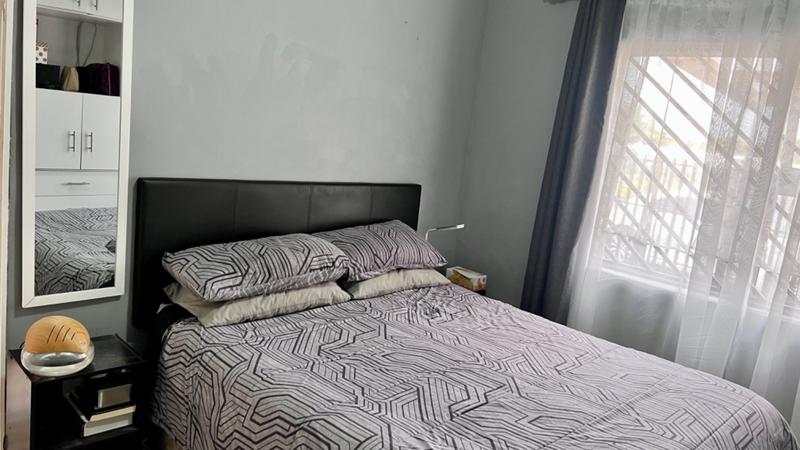 2 Bedroom Property for Sale in Silvertown Western Cape